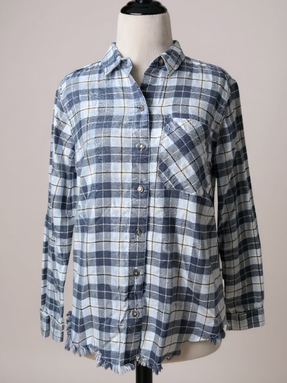 EDDIE BAUER blue gray plaid fringe hem button down flannel small like new